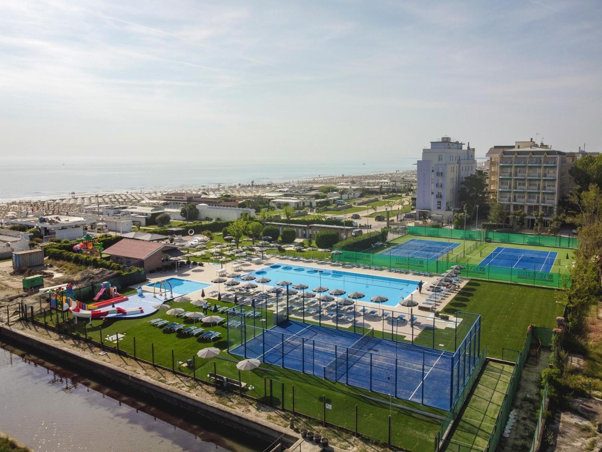 Hotel Baya - In Centro, Sul Mare Milano Marittima Exteriör bild